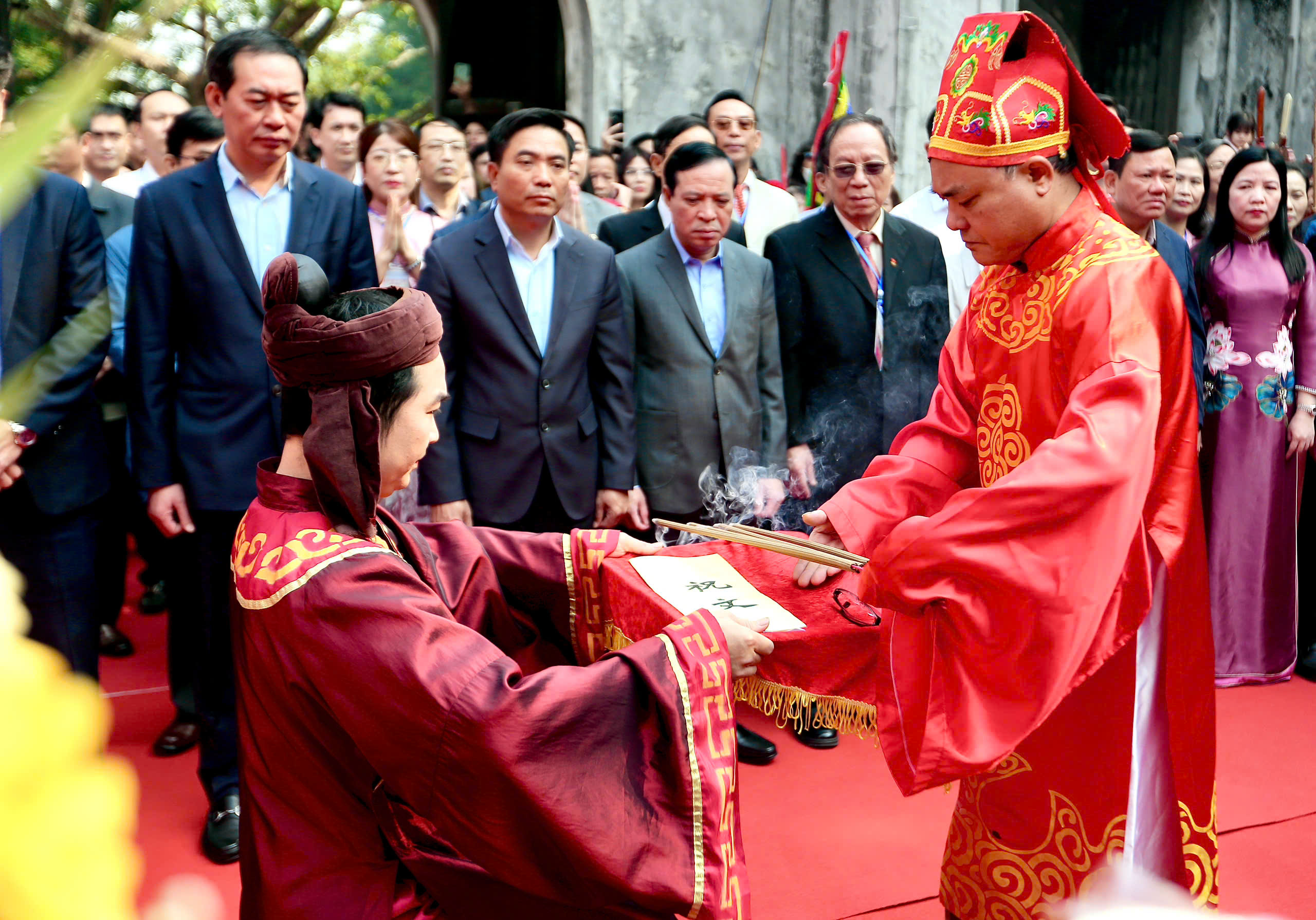 Hàng ngàn người dự lễ hội đền Bà Triệu nổi tiếng ở xứ Thanh- Ảnh 8. Hàng ngàn người dự lễ hội đền Bà Triệu nổi tiếng ở xứ Thanh- Ảnh 8.