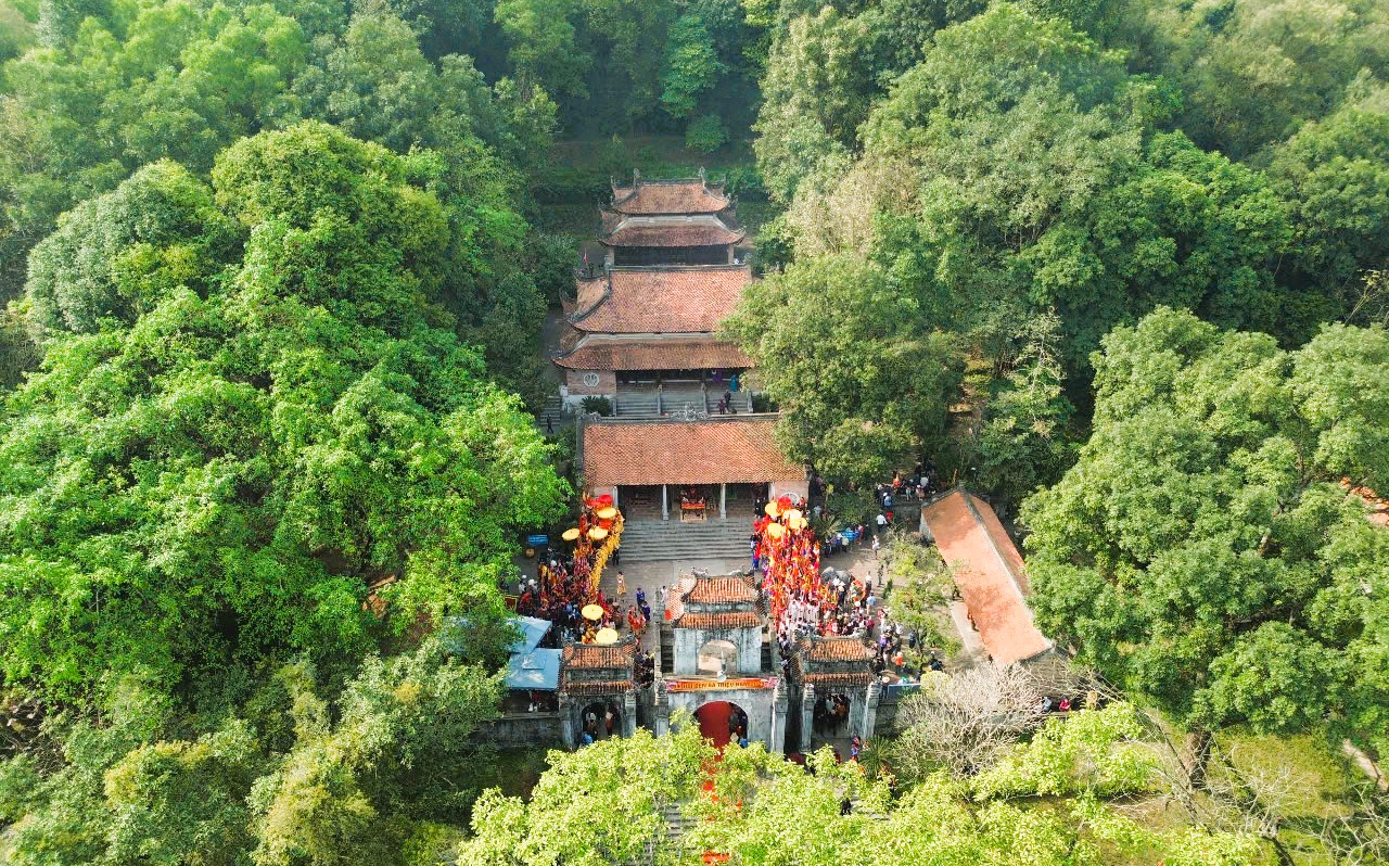 Hàng ngàn người dự lễ hội đền Bà Triệu nổi tiếng ở xứ Thanh- Ảnh 11. Hàng ngàn người dự lễ hội đền Bà Triệu nổi tiếng ở xứ Thanh- Ảnh 11.