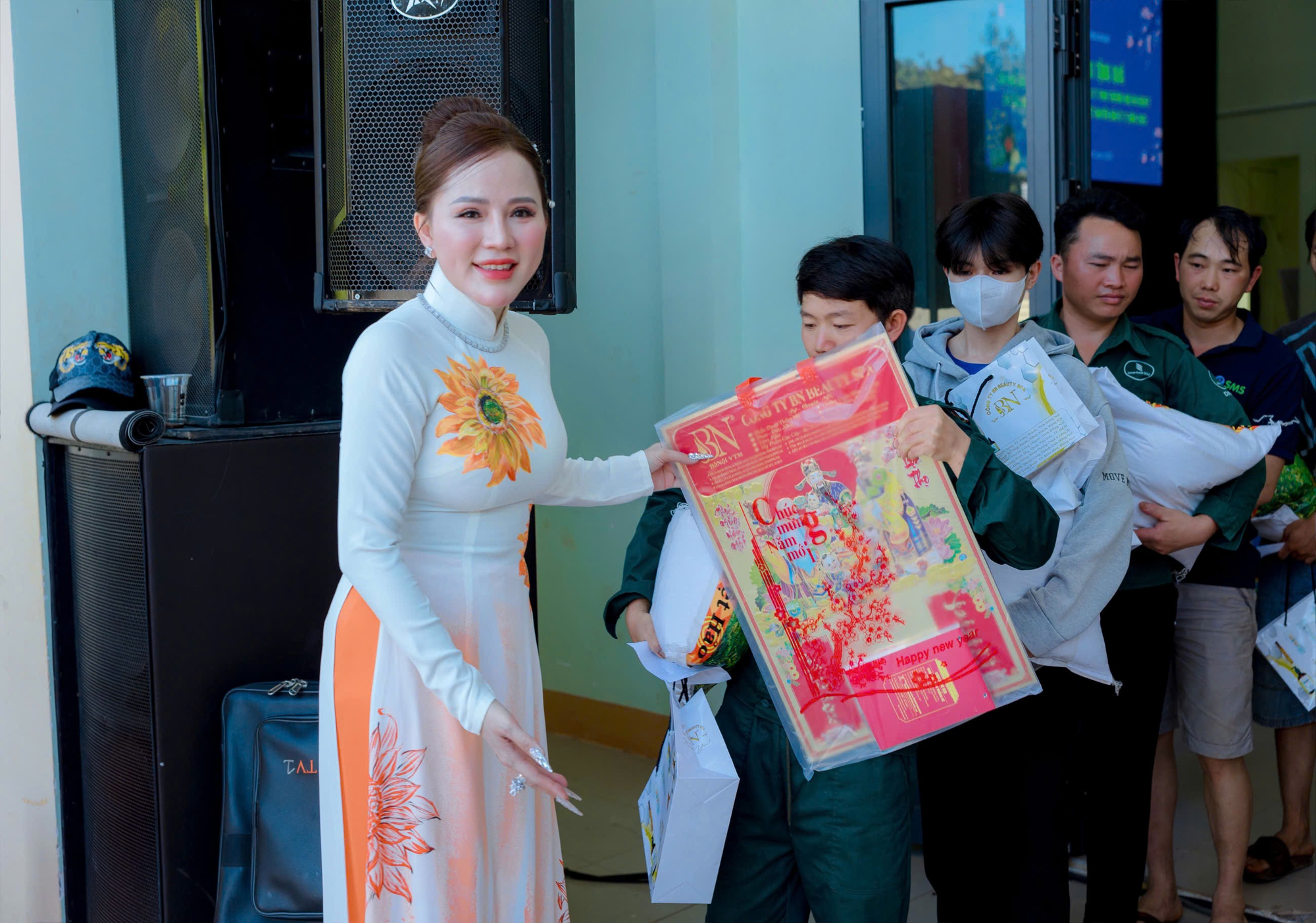 Nguyễn Thị Bình: Hành trình hoa hậu nhân ái lan tỏa giá trị tốt đẹp đến cộng đồng- Ảnh 7. Nguyễn Thị Bình: Hành trình hoa hậu nhân ái lan tỏa giá trị tốt đẹp đến cộng đồng- Ảnh 7.