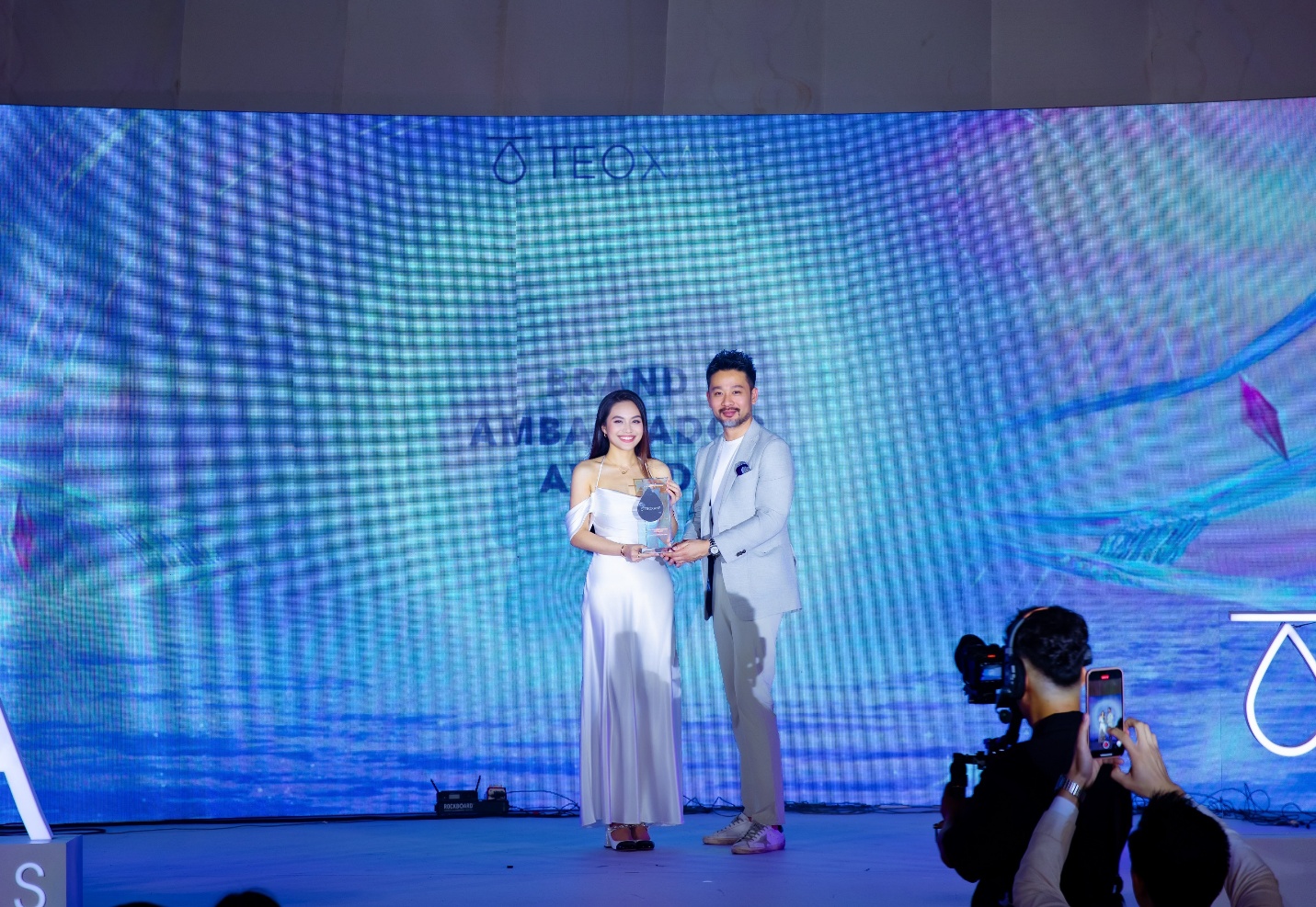 Teoxane RHA 10 năm: Sự kiện kỷ niệm & vinh danh hoành tráng- Ảnh 6. Teoxane RHA 10 năm: Sự kiện kỷ niệm & vinh danh hoành tráng- Ảnh 6.