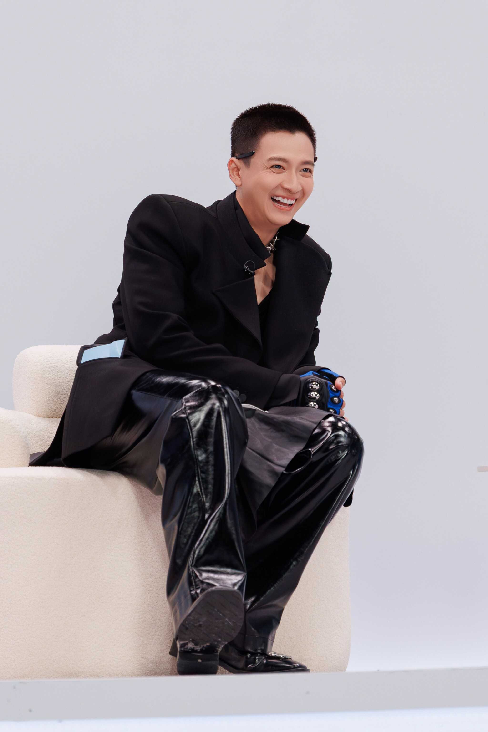 "Anh trai say hi 2025" tập 1: Đội Vũ Cát Tường chiến thắng, em trai Quang Hùng MasterD bị bệnh rối loạn thần kinh thực vật 2 Ngô Kiến Huy là “anh cả” của chương trình năm nay.