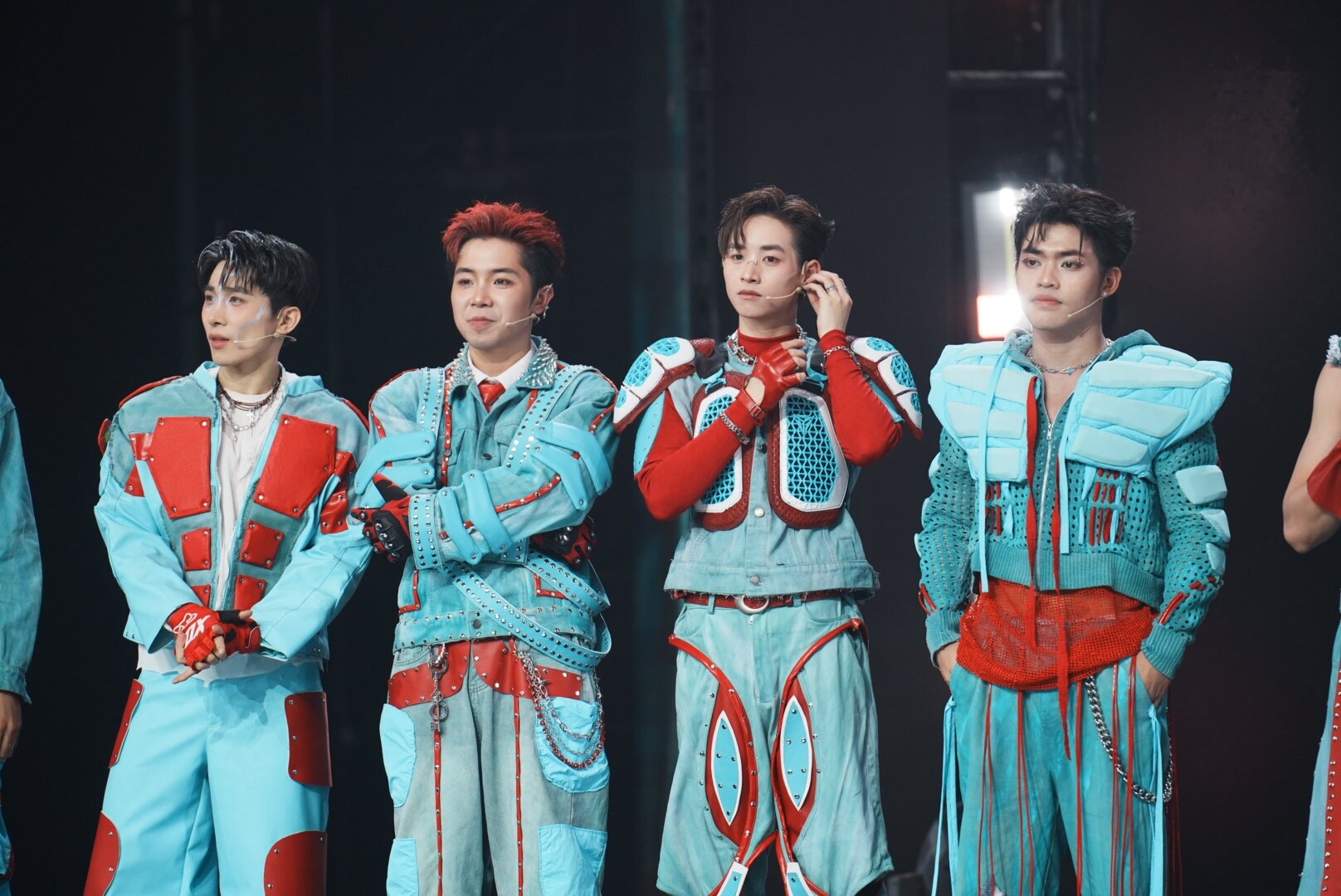 "Anh trai say hi 2025" tập 1: Đội Vũ Cát Tường chiến thắng, em trai Quang Hùng MasterD bị bệnh rối loạn thần kinh thực vật 5 Vòng Livestage 1 hứa hẹn những màn trình diễn bùng nổ.