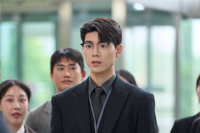 Phim Hàn hay thế này sao giờ mới chiếu: Thấy nam chính là cười mất kiểm soát, bỏ ăn bỏ ngủ đợi tập tiếp theo - Ảnh 3. Phim Hàn hay thế này sao giờ mới chiếu: Thấy nam chính là cười mất kiểm soát, bỏ ăn bỏ ngủ đợi tập tiếp theo - Ảnh 3.