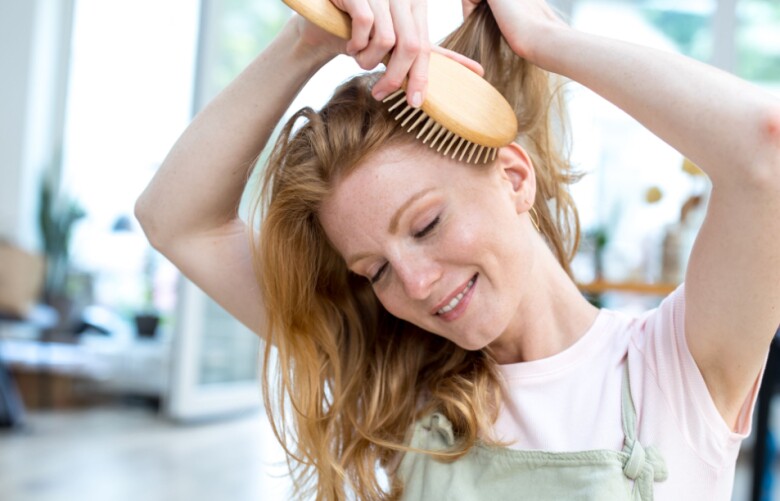 Gội đầu nhiều có làm rụng tóc? 14 bí quyết cổ truyền giúp phụ nữ tóc mọc dày, đen, bóng hơn cả dùng serum đắt tiền 4 Gội đầu nhiều có làm rụng tóc? 14 bí quyết cổ truyền giúp phụ nữ tóc mọc dày, đen, bóng hơn cả dùng serum đắt tiền - 4