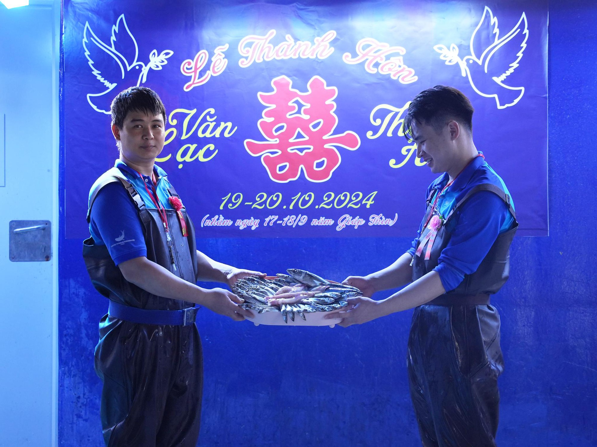 Lễ cưới có 1-0-2 của cặp đôi sư tử biển tại Thủy cung Lotte World Hà Nội- Ảnh 3. Lễ cưới có 1-0-2 của cặp đôi sư tử biển tại Thủy cung Lotte World Hà Nội- Ảnh 3.