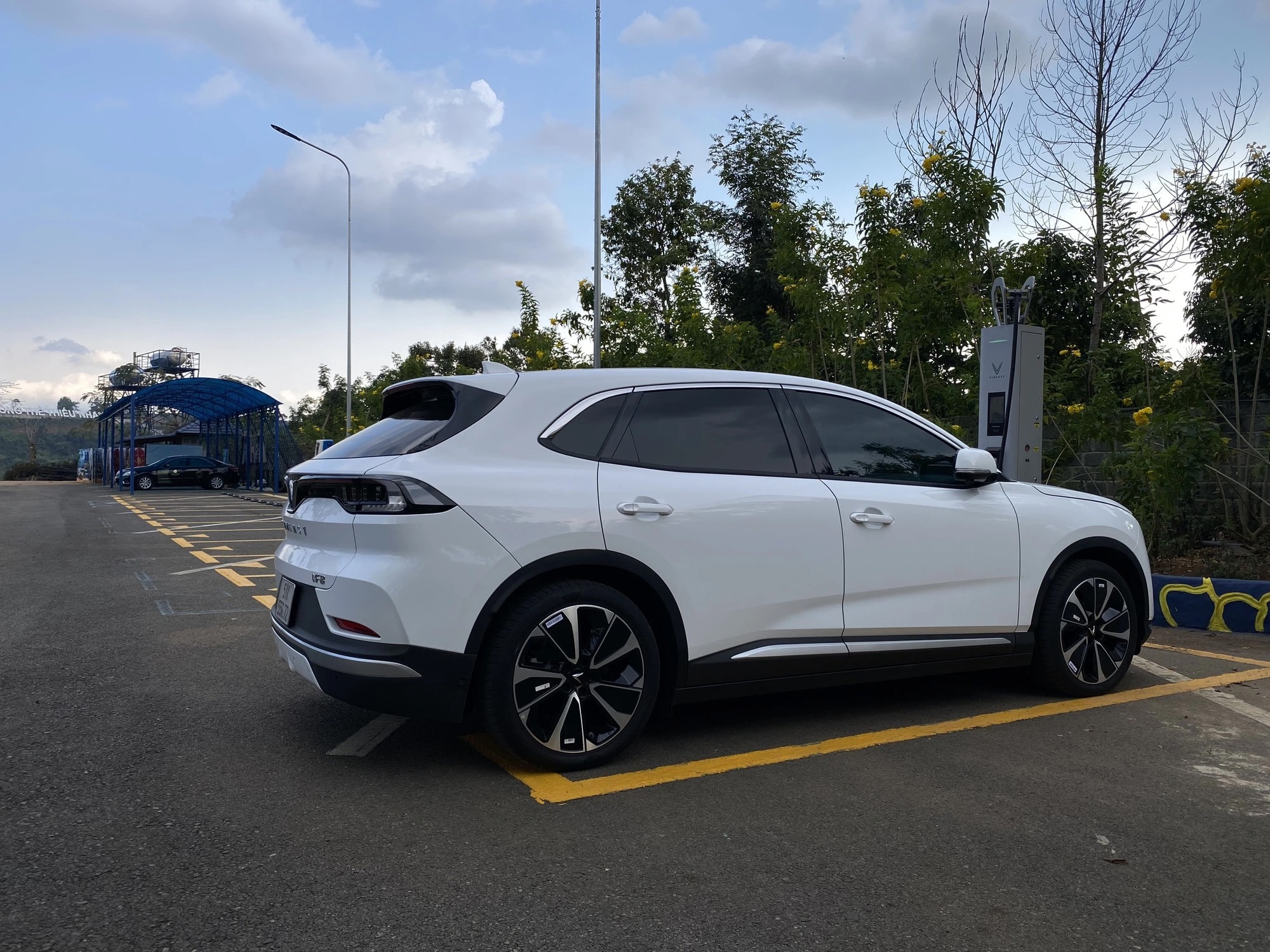 Chú ý gì khi lái xe điện từ TP.HCM đi Đà Lạt tránh gọi cứu hộ? - Ảnh 3. Chú ý gì khi lái xe điện đi từ TP.HCM đến Đà Lạt tránh gọi cứu hộ? - Ảnh 3.