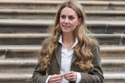 Kate thu hút chú ý với màu tóc 'cát cháy' óng ả