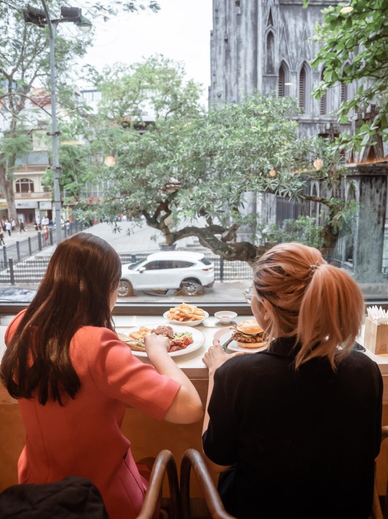 Mùa thu Hà Nội là phải ngắm Nhà thờ Lớn nhâm nhi xôi cốm: 4 quán cafe được giới trẻ amp;#34;săn lùngamp;#34; nhất nhờ amp;#34;view cực phẩmamp;#34; - 3