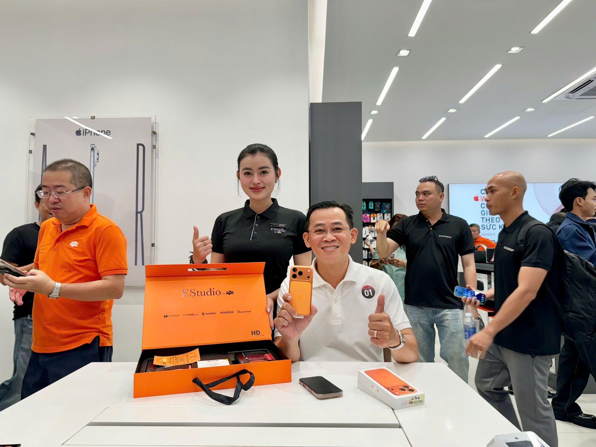 Mua ngay iPhone 17 và iPhone Air tại FPT Shop với ưu đãi lên đến 8 triệu đồng, bảo hành đến 17 tháng- Ảnh 2. Mua ngay iPhone 17 và iPhone Air tại FPT Shop với ưu đãi lên đến 8 triệu đồng, bảo hành đến 17 tháng- Ảnh 2.