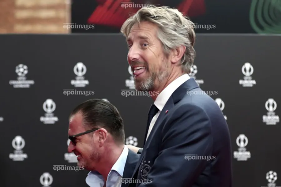 Van Der Sar đã thoát khỏi "lưỡi hái của tử thần" sau khi bị xuất huyết não. ẢNH: EPA Van Der Sar,MU