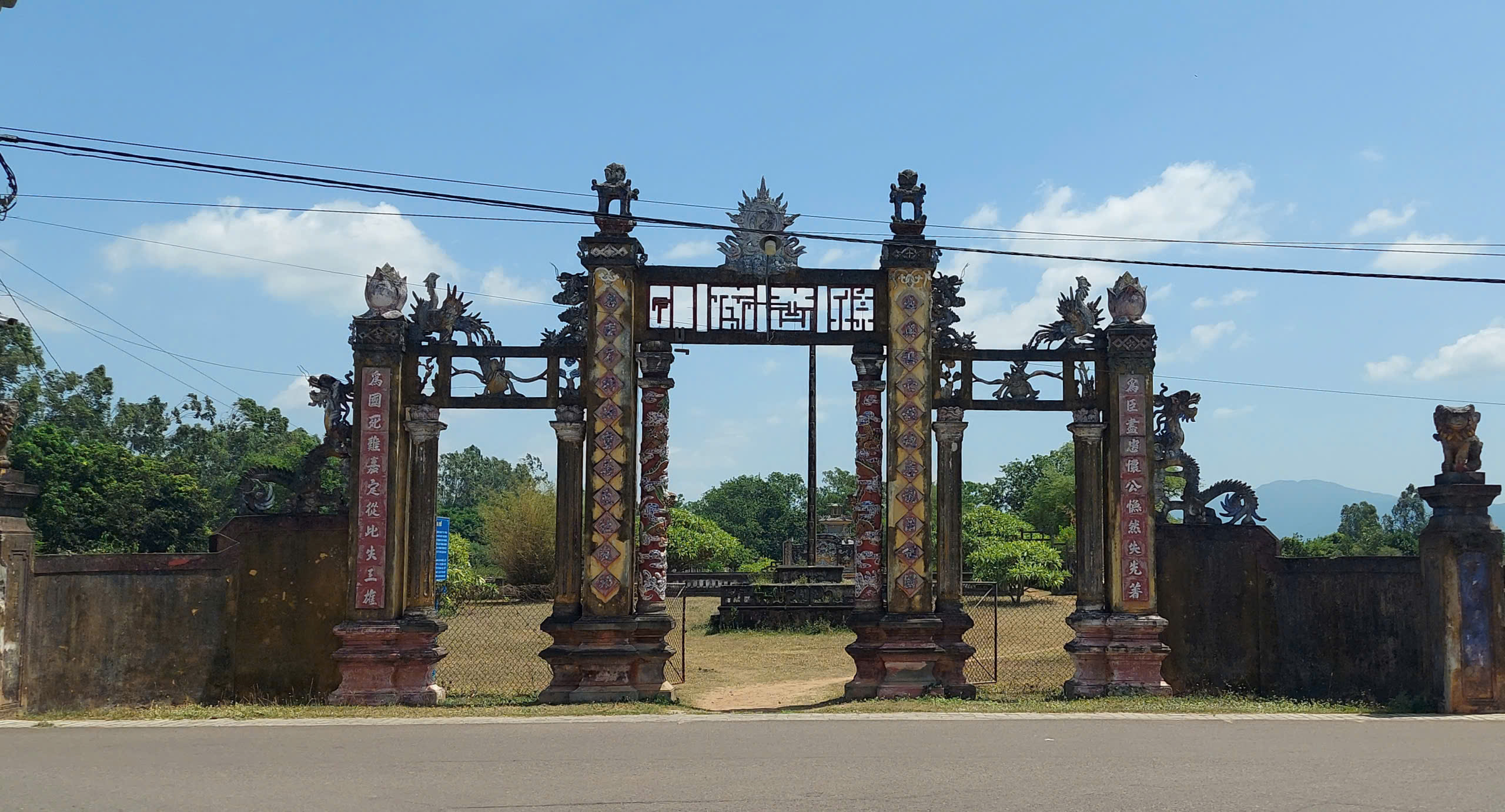 Đến Gia Lai ngắm tháp Cánh Tiên, thăm thành Hoàng Đế- Ảnh 6. Đến Gia Lai ngắm tháp Cánh Tiên, thăm thành Hoàng Đế- Ảnh 6.