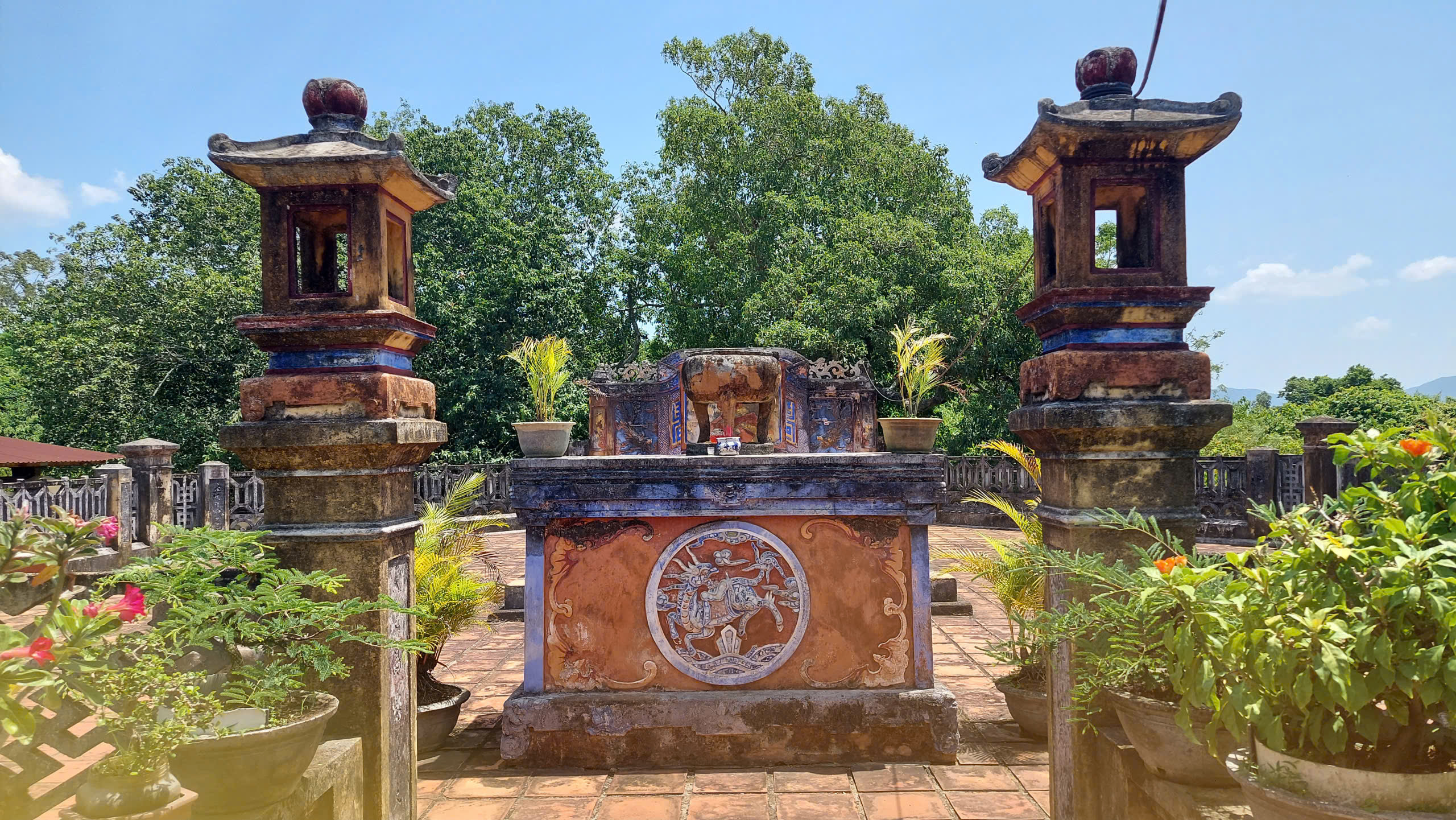 Đến Gia Lai ngắm tháp Cánh Tiên, thăm thành Hoàng Đế- Ảnh 9. Đến Gia Lai ngắm tháp Cánh Tiên, thăm thành Hoàng Đế- Ảnh 9.