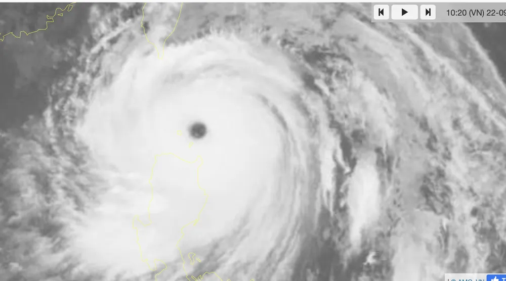 Mắt siêu bão Ragasa lúc 22h20 phút ngày 22-9. siêu bão RAGASA..png