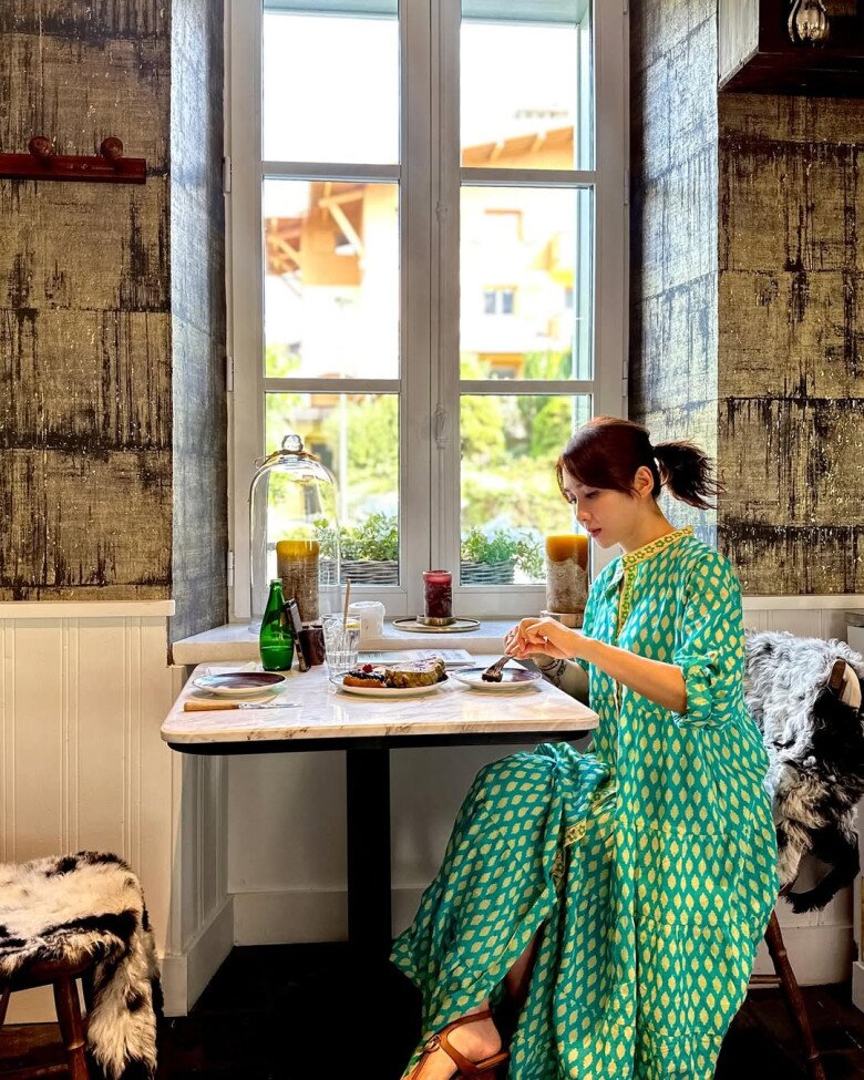 U55 vẫn là “đệ nhất mỹ nhân TVB” nhờ áp dụng 4 nguyên tắc khi ăn, mê mẩn 1 loại nước từ hạt nhỏ xíu 2 Lê Tư áp dụng 4 nguyên tắc trong ăn uống chính là không dầu mỡ, không đường, không đồ uống chứa cồn và ít tinh bột.