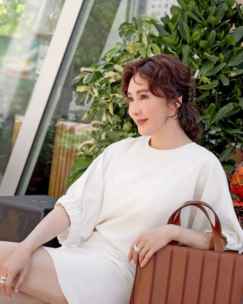 U55 vẫn là “đệ nhất mỹ nhân TVB” nhờ áp dụng 4 nguyên tắc khi ăn, mê mẩn 1 loại nước từ hạt nhỏ xíu 3 Mỹ nhân 7X chọn ăn nhiều rau củ quả, các loại hạt, đặc biệt là óc chó để bổ sung dinh dưỡng và duy trì cân nặng.