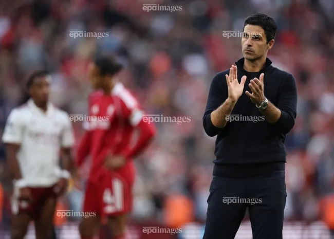 HLV Arteta chưa phát huy tối đa sở trường của "sát thủ" Viktor Gyokeres. Ảnh: EPA. arsenal-gay-tranh-cai-voi-sat-thu-viktor-gyokeres (4).jpg