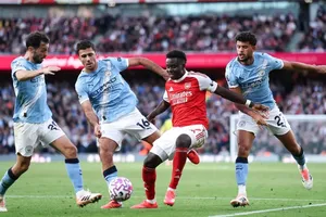 Man City đánh rơi 3 điểm phút bù giờ