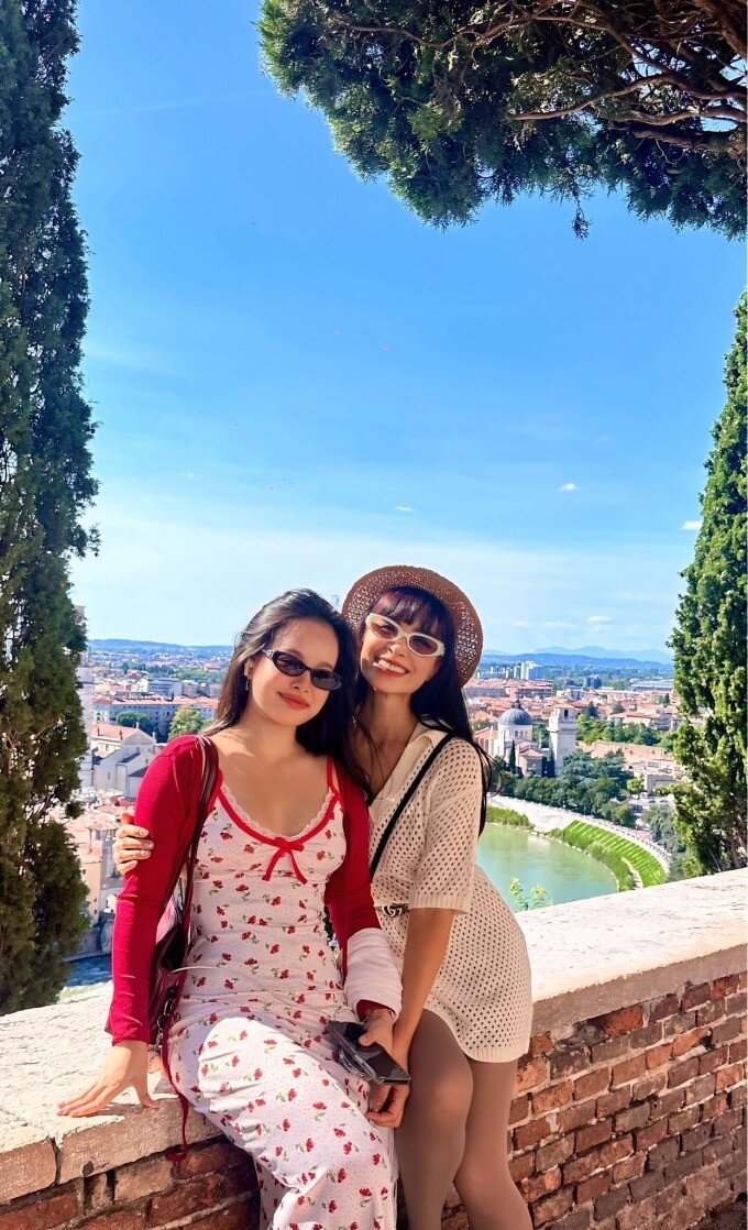 Sao Việt 24h: Khánh Thi - Phan Hiển khoe 3 "cục kim cương" pha trộn nét đẹp của bố lẫn mẹ, công chúa út "đẹp nhất nhà" 16 Sao Việt 24h: Khánh Thi - Phan Hiển khoe 3 amp;#34;cục kim cươngamp;#34; pha trộn nét đẹp của bố lẫn mẹ, công chúa út amp;#34;đẹp nhất nhàamp;#34; - 15