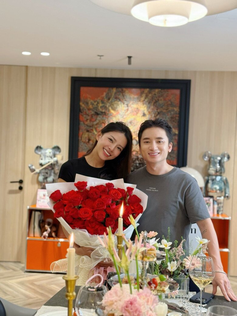 Sao Việt 24h: Khánh Thi - Phan Hiển khoe 3 "cục kim cương" pha trộn nét đẹp của bố lẫn mẹ, công chúa út "đẹp nhất nhà" 17 Sao Việt 24h: Khánh Thi - Phan Hiển khoe 3 amp;#34;cục kim cươngamp;#34; pha trộn nét đẹp của bố lẫn mẹ, công chúa út amp;#34;đẹp nhất nhàamp;#34; - 16