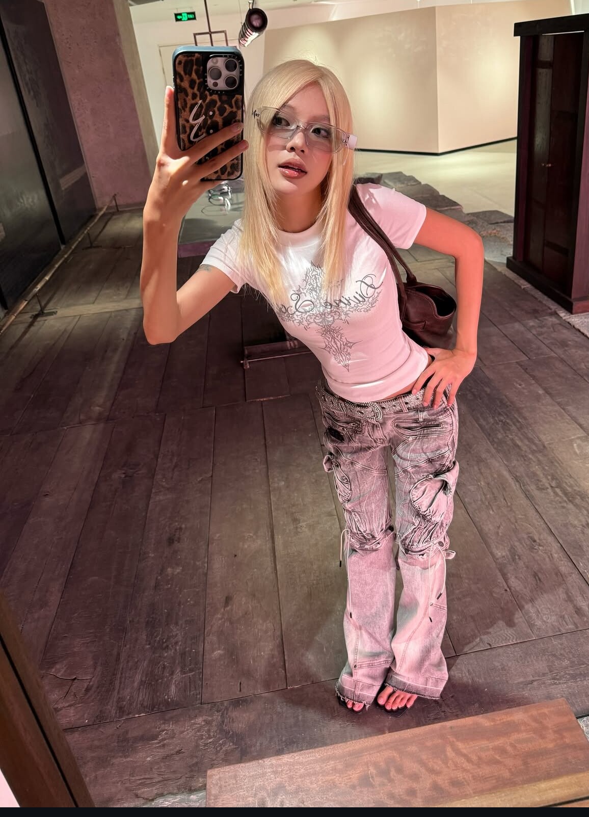 Giới trẻ liên tục check-in tại góc sống ảo đag hot nhất lúc này.