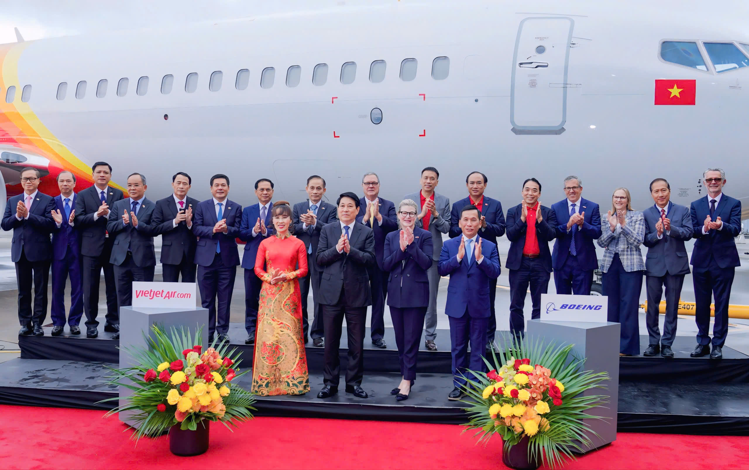 Chủ tịch nước chứng kiến Vietjet nhận bàn giao máy bay Boeing đầu tiên trong đơn hàng 200 chiếc- Ảnh 3. Chủ tịch nước chứng kiến Vietjet nhận bàn giao máy bay Boeing đầu tiên trong đơn hàng 200 chiếc- Ảnh 3.