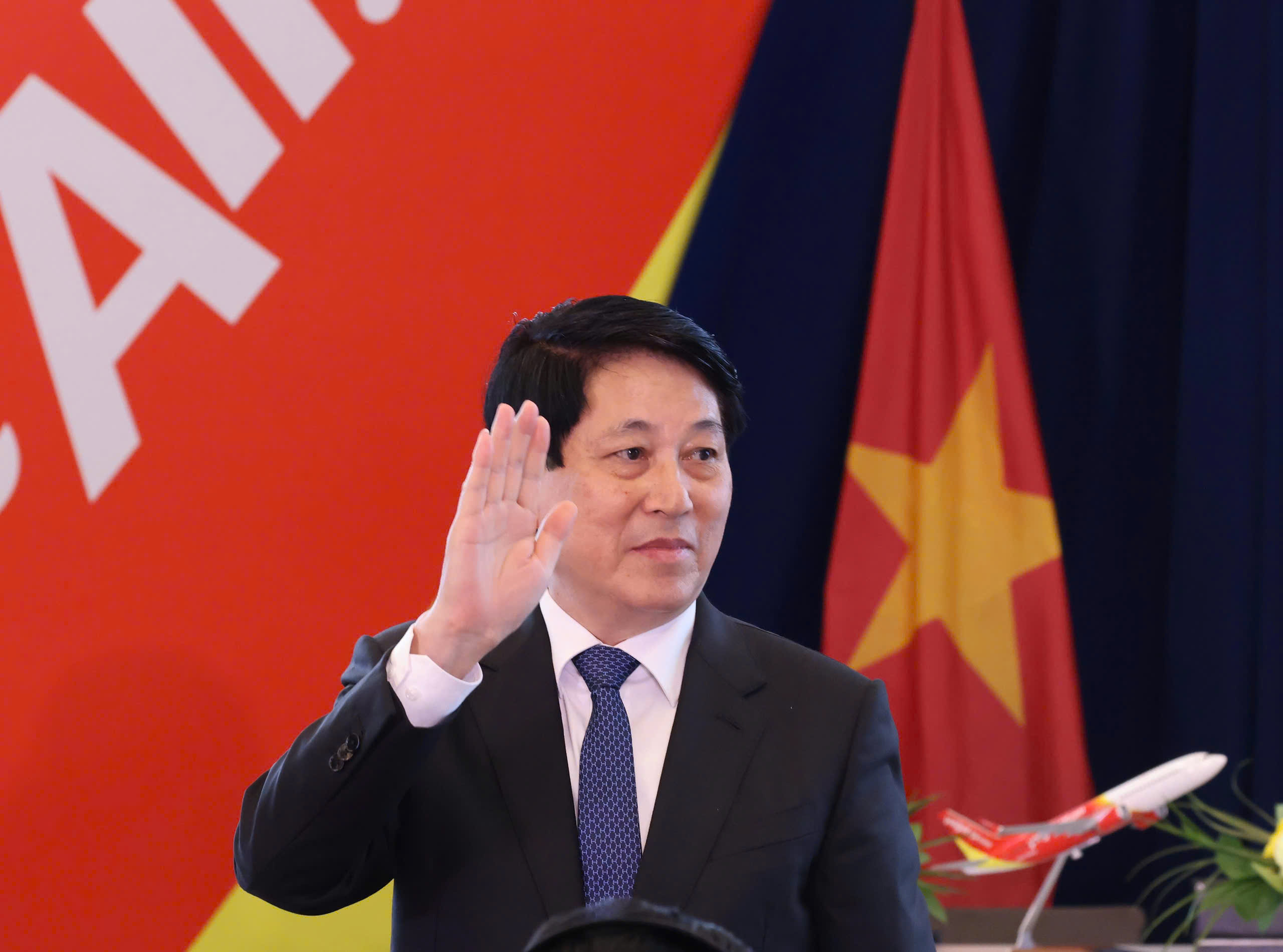 Chủ tịch nước chứng kiến Vietjet nhận bàn giao máy bay Boeing đầu tiên trong đơn hàng 200 chiếc- Ảnh 9. Chủ tịch nước chứng kiến Vietjet nhận bàn giao máy bay Boeing đầu tiên trong đơn hàng 200 chiếc - Ảnh 4.