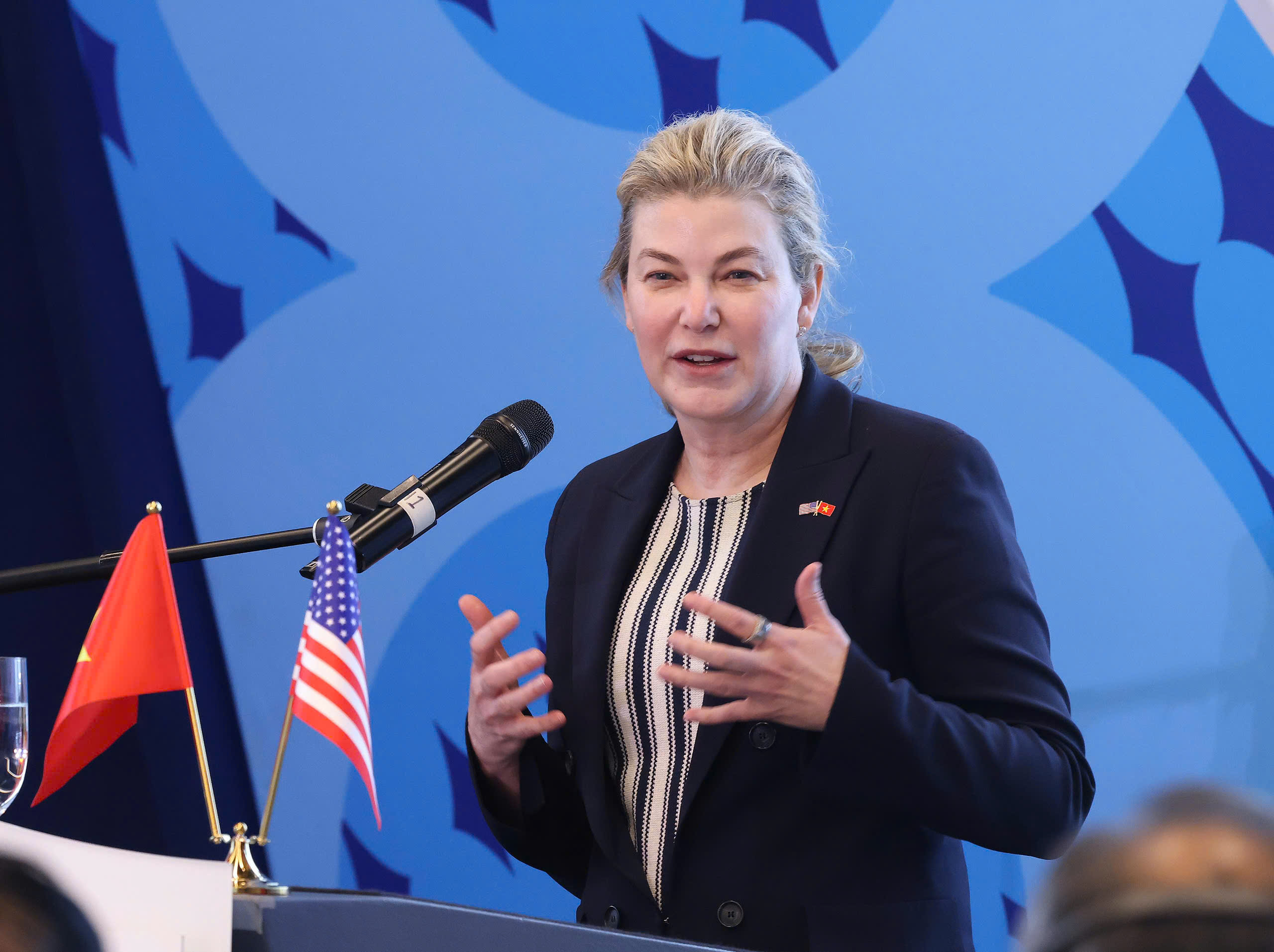 Chủ tịch nước chứng kiến Vietjet nhận bàn giao máy bay Boeing đầu tiên trong đơn hàng 200 chiếc- Ảnh 11. Chủ tịch nước chứng kiến Vietjet nhận bàn giao máy bay Boeing đầu tiên trong đơn hàng 200 chiếc - Ảnh 6.