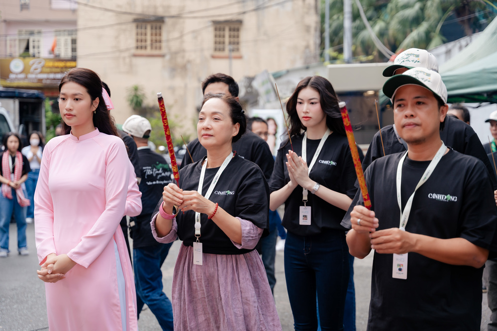 1758529501 342 Le Thien Vien va dan dien vien khai may voi