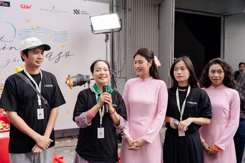 1758529503 527 Le Thien Vien va dan dien vien khai may voi