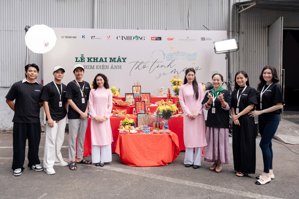 1758529504 782 Le Thien Vien va dan dien vien khai may voi