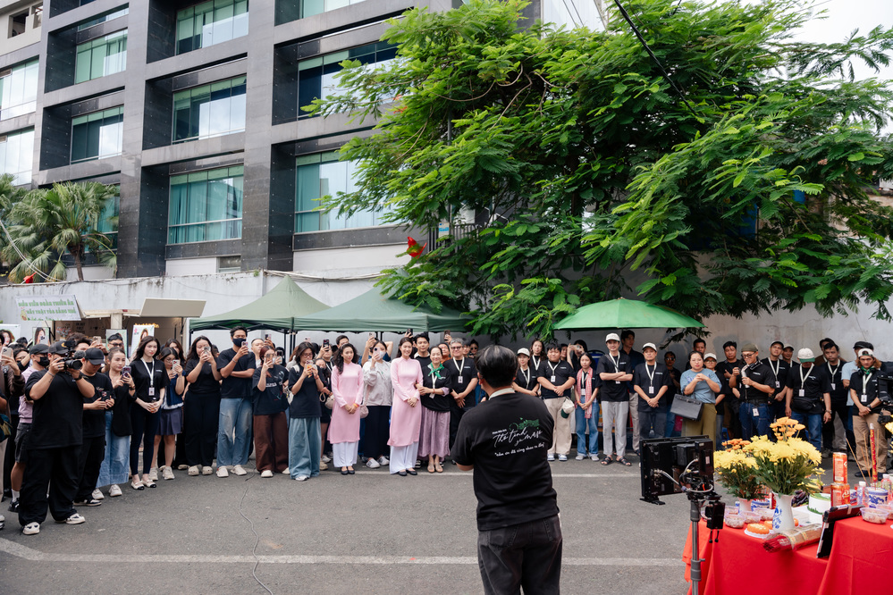 1758529507 792 Le Thien Vien va dan dien vien khai may voi