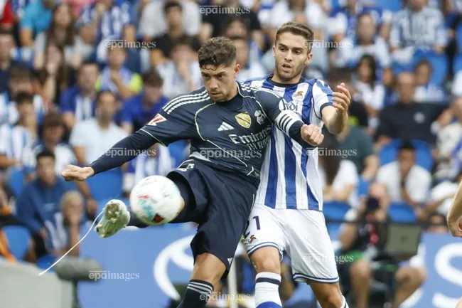 Valverde không chắc rời Real Madrid để đầu quân cho CLB Man United. Ảnh: EPA. clb-man-united-lap-khoang-trong-giua-san-bang-2-ngoi-sao-moi (3).jpg