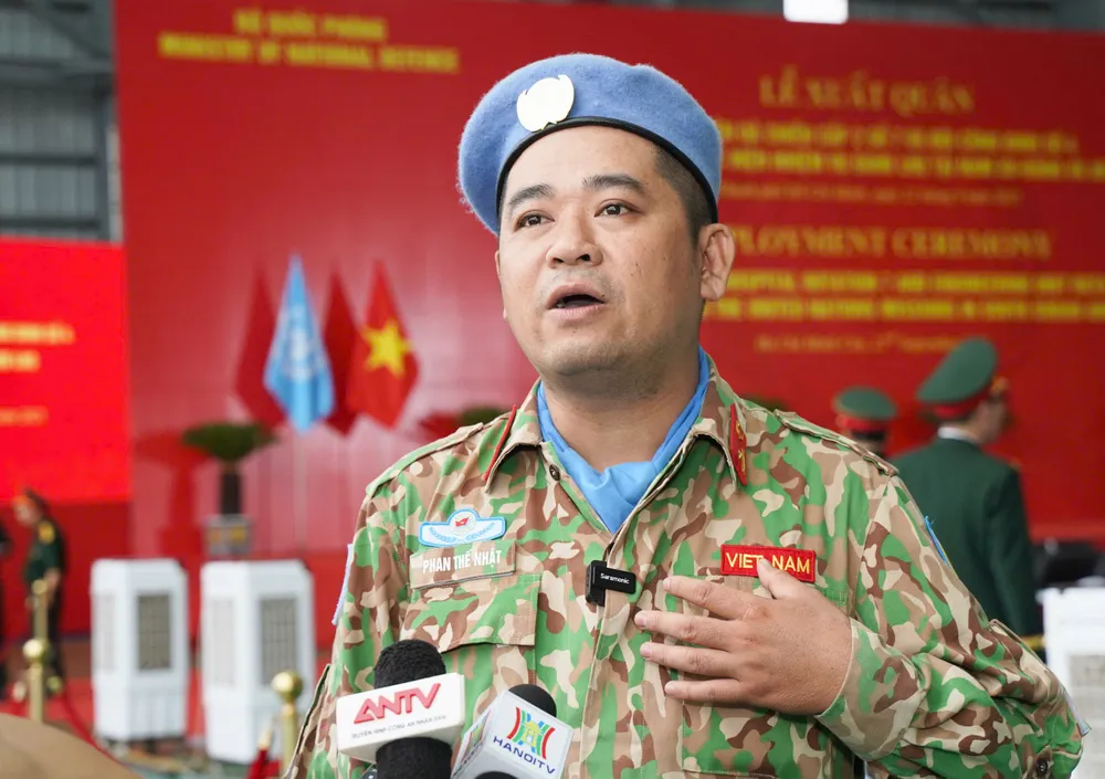 Bác sĩ Phan Thế Nhật tự hào khi được đại diện tham gia lực lượng gìn giữ hòa bình. gin-giu-hoa-binh.jpg