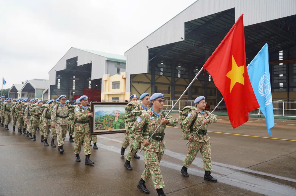 Các cán bộ, chiến sĩ đã được huấn luyện kĩ càng để sẵn sàng làm nhiệm vụ. gin-giu-hoa-binh (11).jpg