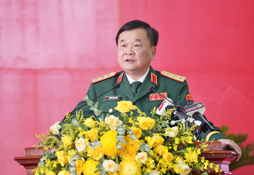 Thượng tướng Hoàng Xuân Chiến, Thứ trưởng Bộ Quốc phòng gin-giu-hoa-binh (9).jpg