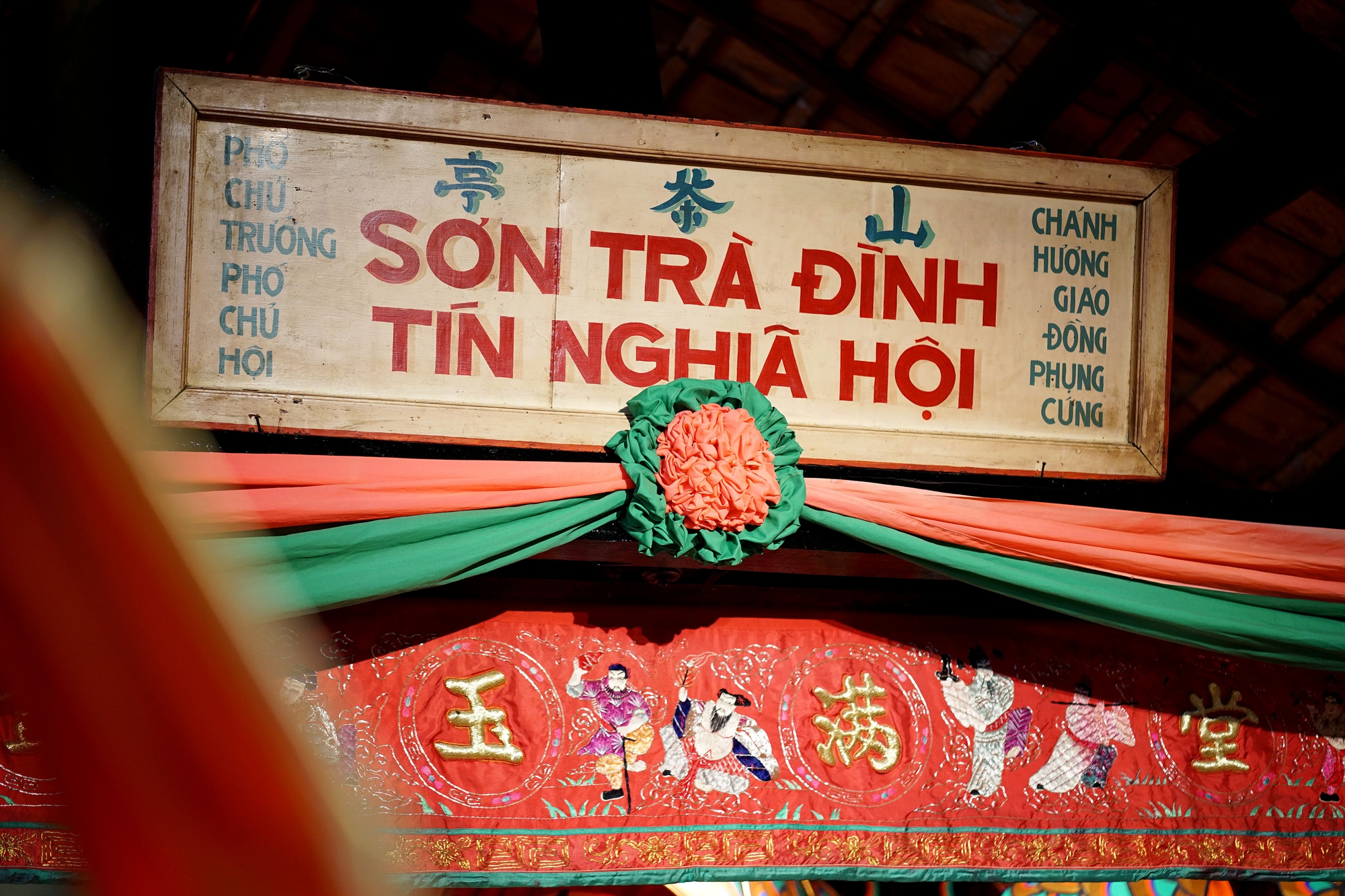 Ngỡ ngàng ngắm nhìn 50 chiếc lồng đèn cổ "hồi sinh" trong ngôi đình trăm tuổi ở TP.HCM- Ảnh 3.