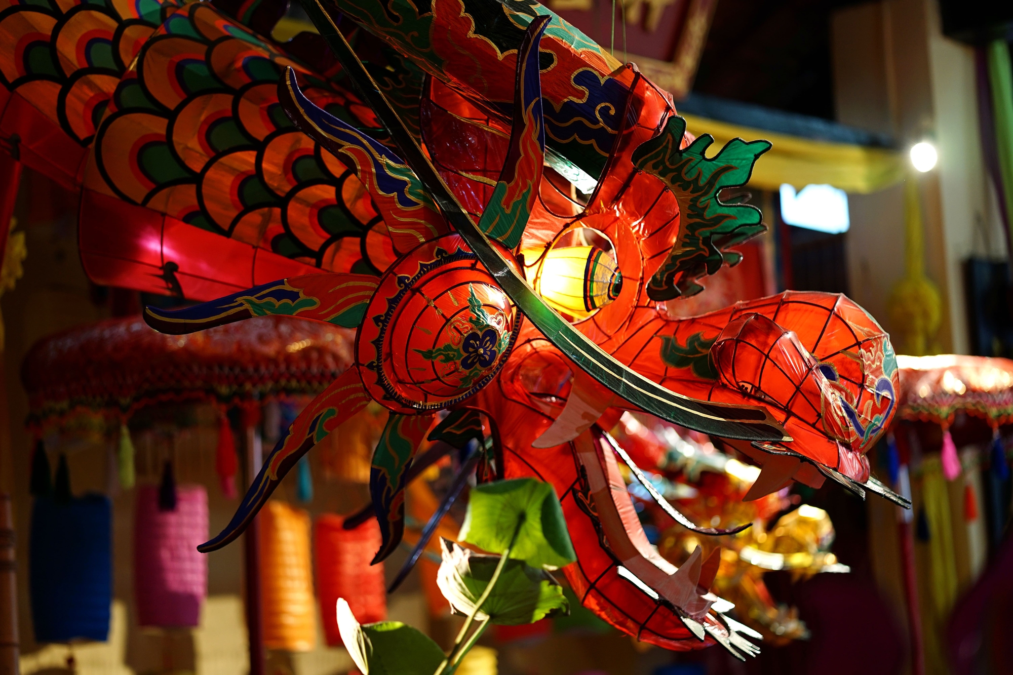 Ngỡ ngàng ngắm nhìn 50 chiếc lồng đèn cổ "hồi sinh" trong ngôi đình trăm tuổi ở TP.HCM- Ảnh 5.