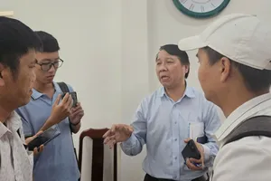 Giám đốc bệnh viện nói lý do bật khóc vụ tính 'khống' tiền điều trị tán sỏi