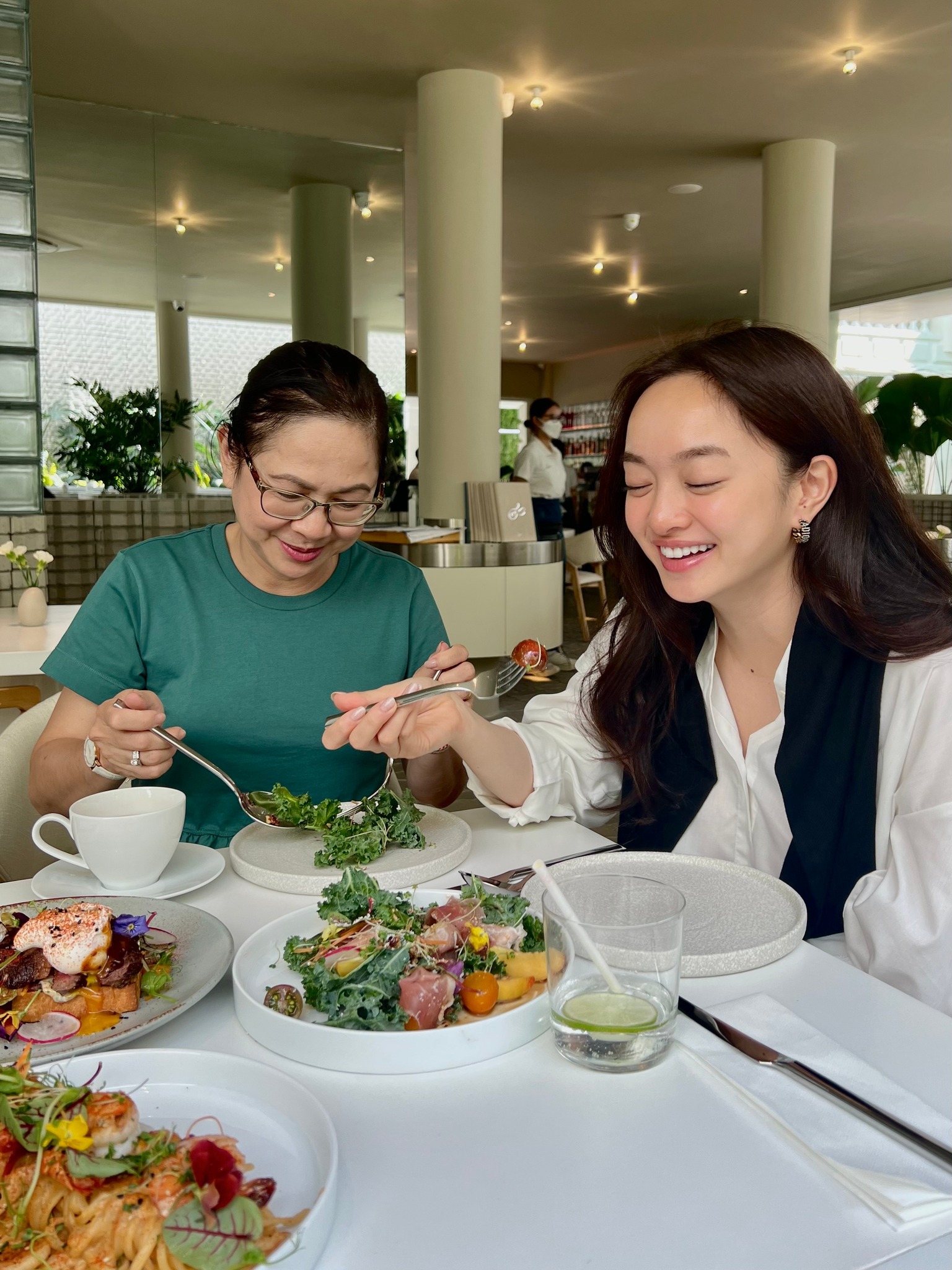 Thân thế Thân thế