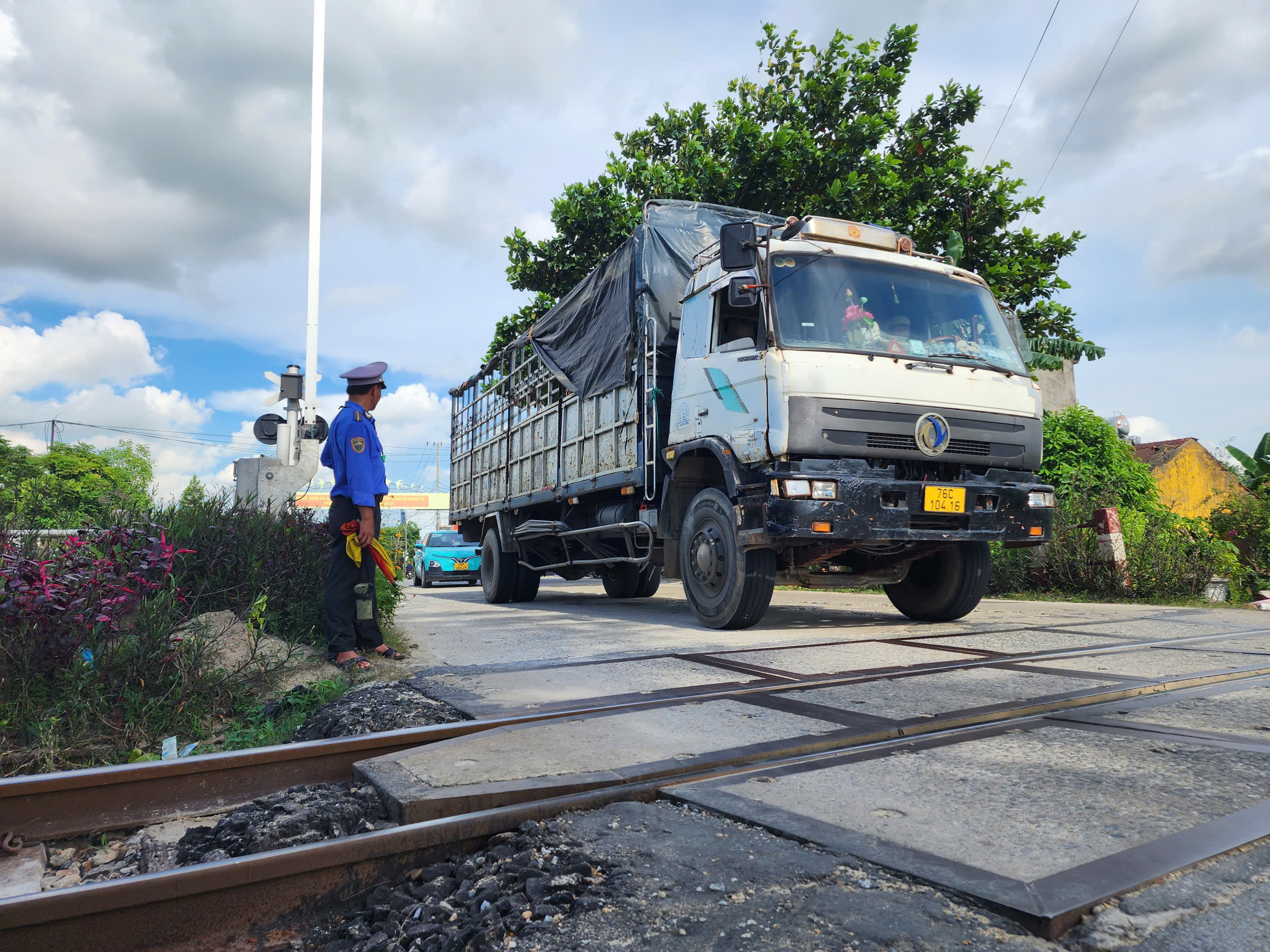 Nhân viên đường sắt dũng cảm cứu người: ‘Tôi có phải siêu nhân đâu mà không sợ’ - Ảnh 3.