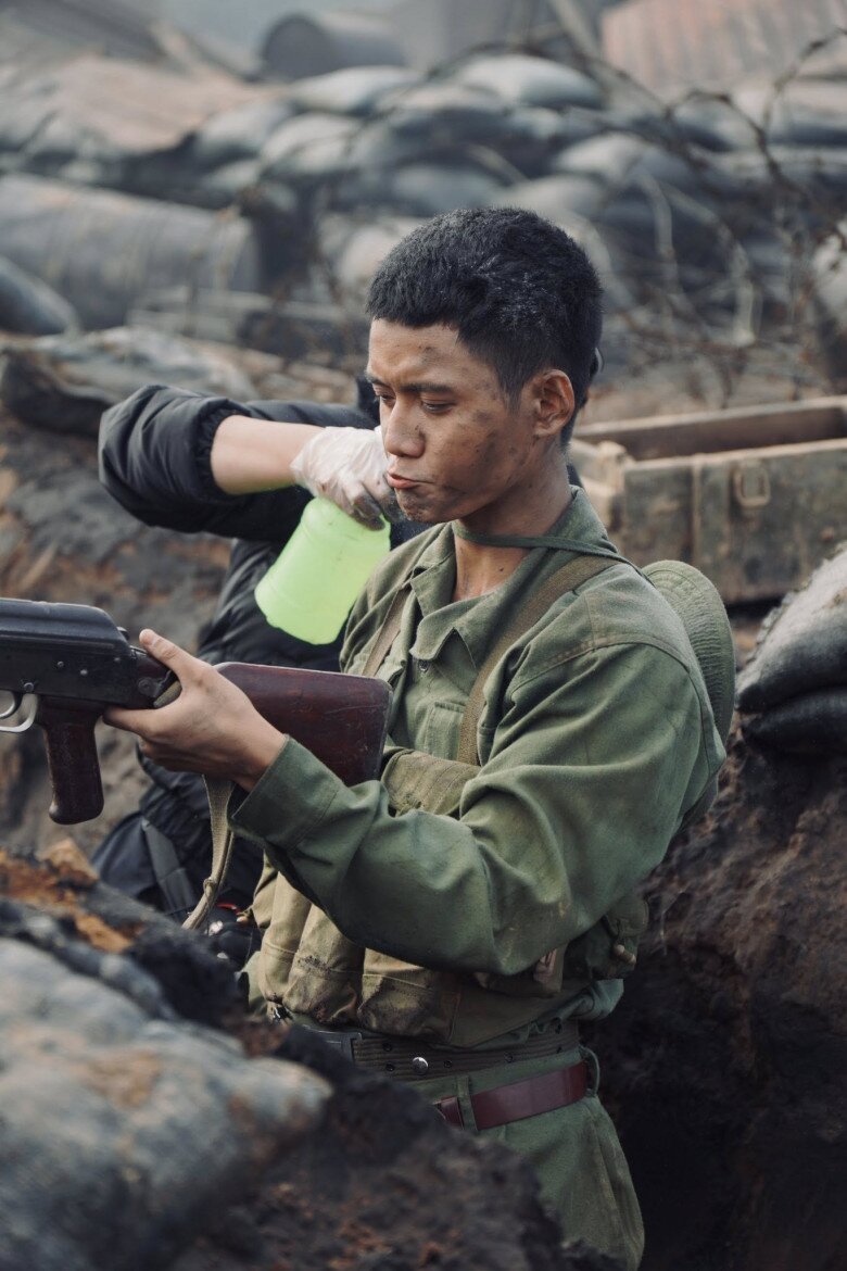 Dàn sao Mưa Đỏ "trượt vai bằng thực lực": Steven Nguyễn và Đỗ Nhật Hoàng suýt đổi vai, 3 người giành giật nam chính đều "tạch" 6 Đình Khang (vai Tú) cũng mong muốn được đảm nhận vai Cường.