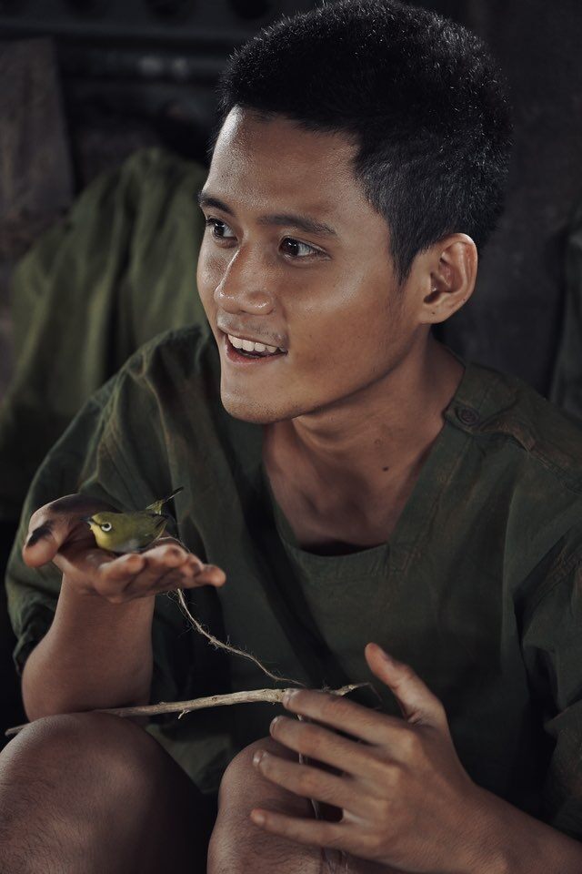 Dàn sao Mưa Đỏ "trượt vai bằng thực lực": Steven Nguyễn và Đỗ Nhật Hoàng suýt đổi vai, 3 người giành giật nam chính đều "tạch" 7 Cuối cùng, Đình Khang được giao cho vai Tú - cậu em út của Tiểu đội 1.