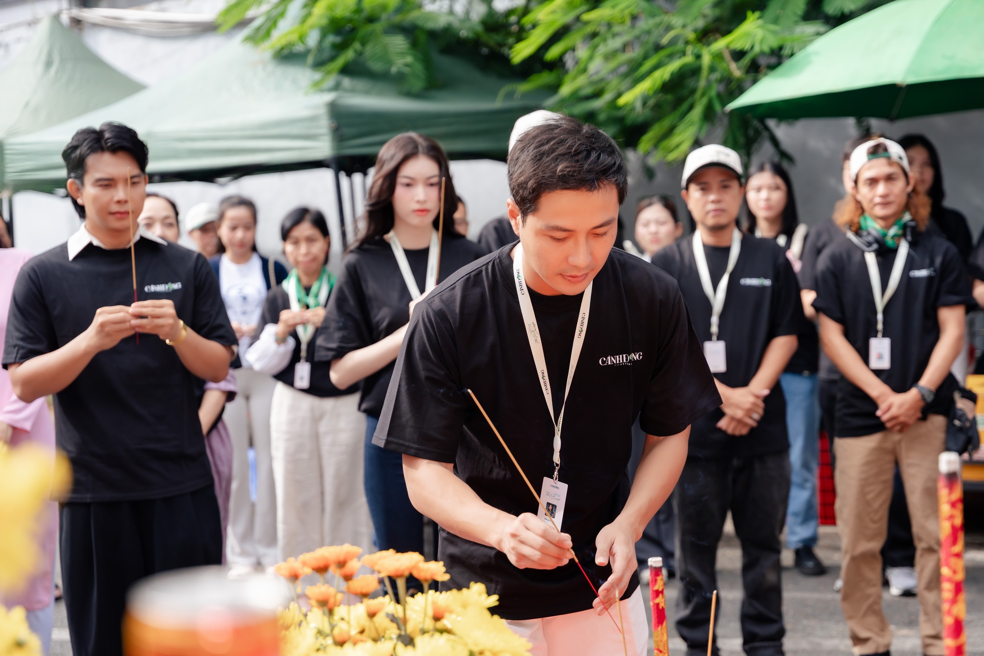 Vbiz mới có 1 cặp đôi visual chấn động: Nhà gái là Hoa hậu đẹp mê tơi, nhà trai đố tìm nổi góc chết - Ảnh 5.