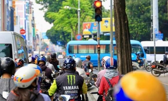 đèn đỏ, đèn xanh, đèn vàng, luật an toàn giao thông, tín hiệu đèn giao thông, vi phạm giao thông