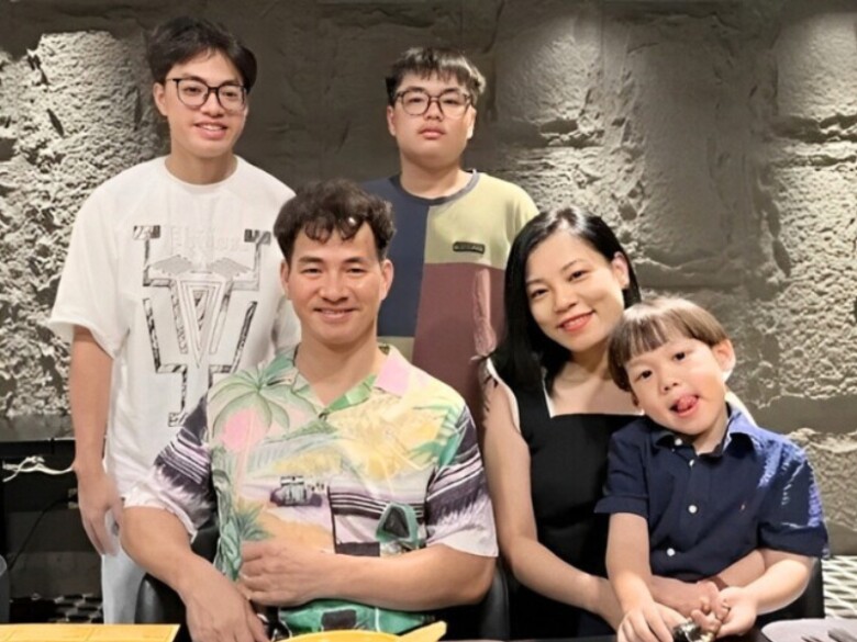 NSND Xuân Bắc khoe con trai đầu lòng "giống bố nhất", quý tử chọn học ở nơi "cũng được" sau khi đỗ 3 trường đại học 9 Xuân Bắc nuôi dạy các con rất nghiêm khắc.