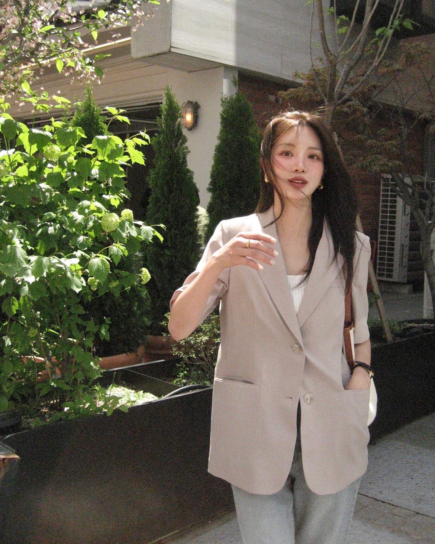 Vào mùa thu, chị em cứ mặc 5 món thời trang này là trẻ trung nhất 3 1758570315 448 Vao mua thu chi em cu mac 5 mon thoi