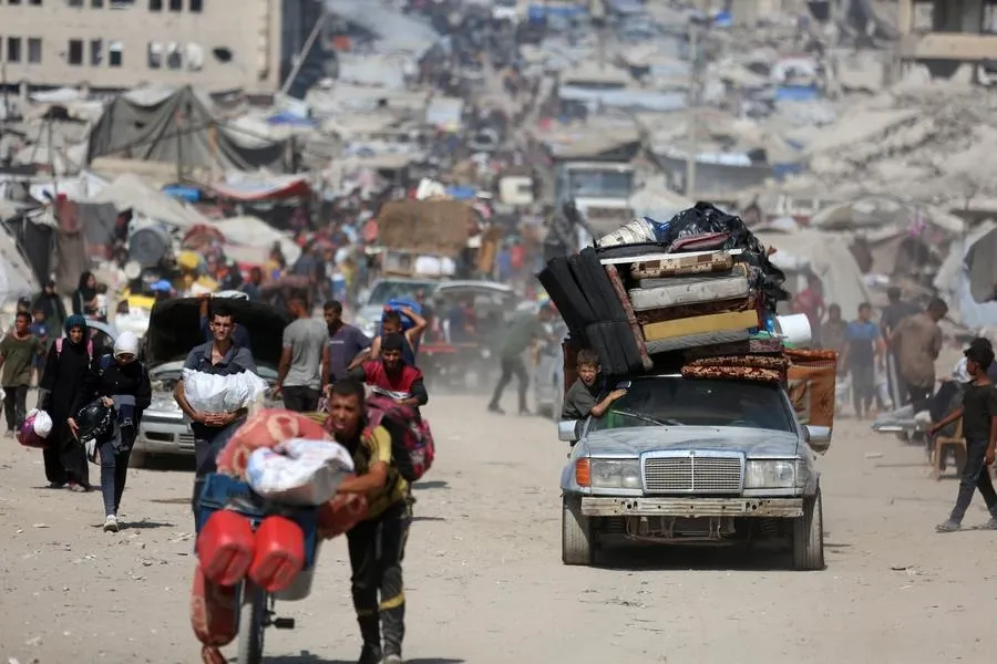 Người dân Palestine ở phía tây TP Gaza di dời về phía nam ngày 18-9. Ảnh: TÂN HOA XÃ 2.jpg