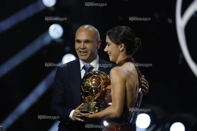 Bonmati lần thứ 3 liên tiếp nhận giải thưởng Quả bóng vàng dành cho nữ. dembele-danh-bai-yamal-de-gianh-qua-bong-vang (5).jpg