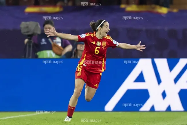 Ngôi sao 27 tuổi người Tây Ban Nha chiến thắng bệnh tật và chiến thắng trên sân cỏ. Ảnh: EPA. chien-thang-benh-viem-mang-nao-bonmati-khong-tin-lan-thu-3-gianh-qua-bong-vang (3).jpg