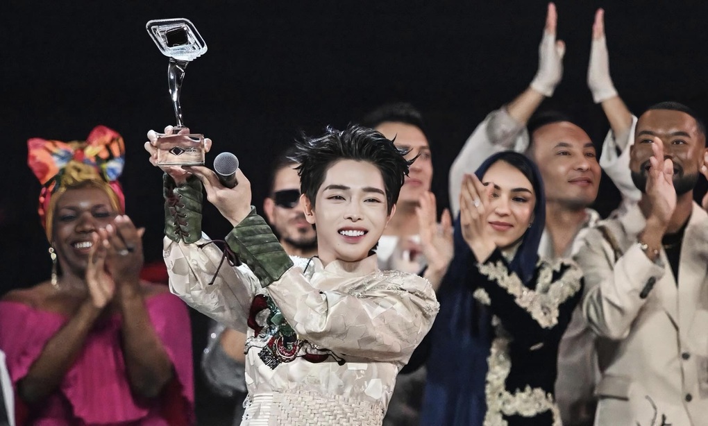 Nhà thơ Nguyễn Duy Tre Việt Nam khóc khi Hồ Hoài Anh báo tin về Đức Phúc - 2 Nhà thơ Nguyễn Duy Tre Việt Nam khóc khi Hồ Hoài Anh báo tin về Đức Phúc - 2